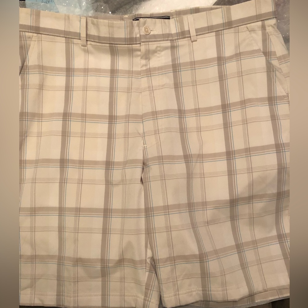 BNWOT Pebble Beach Performance Shorts 38 Polyester/Spandex 10in inseam Beige